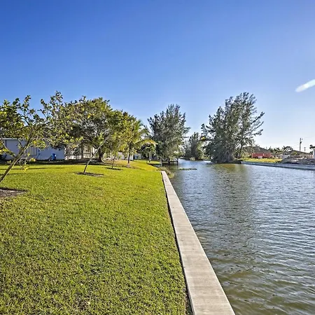 Sun-Seekers Getaway Lavish Cape Coral Villa